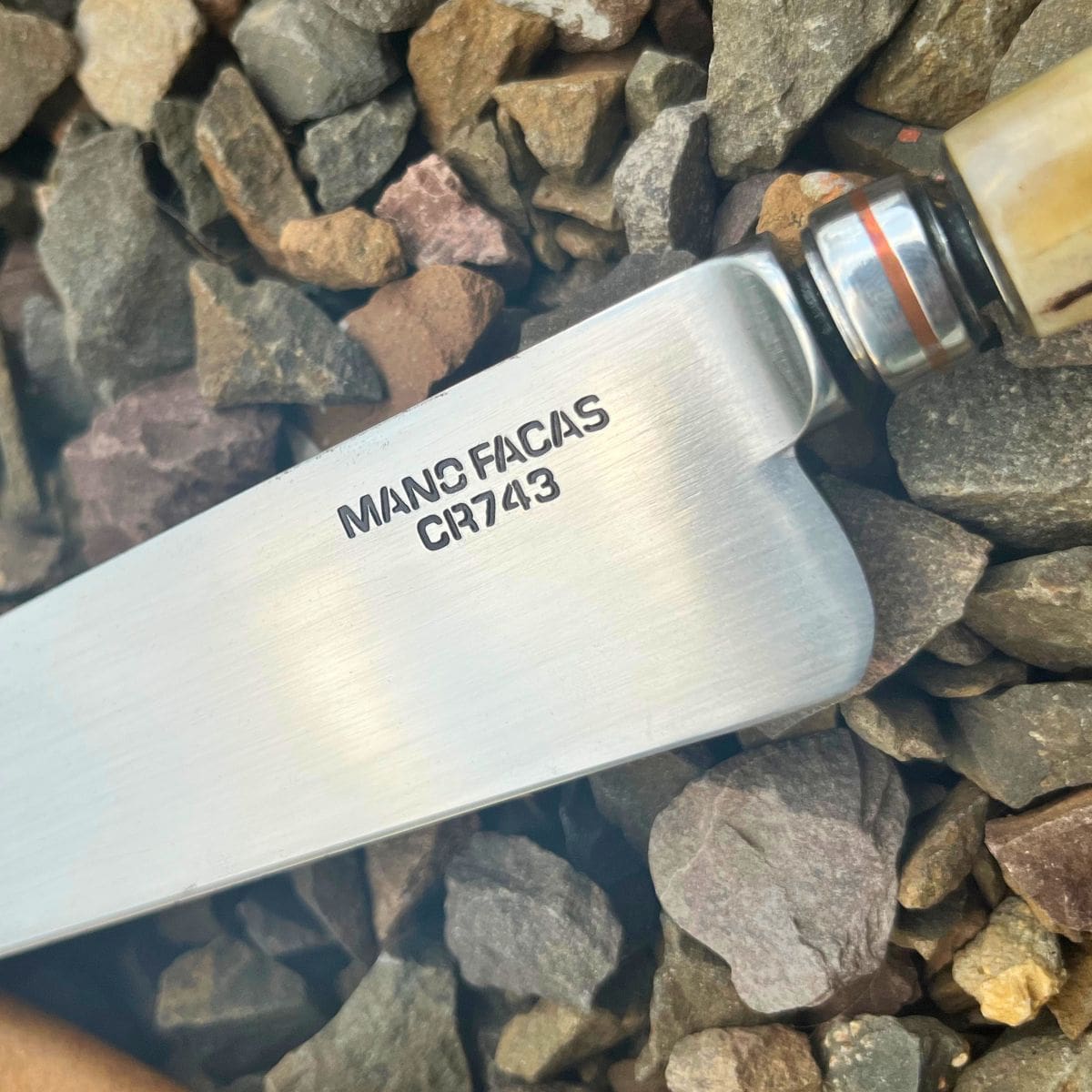 FACA LÍNGUA DE CHIMANGO FORJADA EM AÇO SAE5160 CHIFRE DE CERVO COM ACABAMENTO CASCO DE CAVALO[PEÇA ÚNICA]