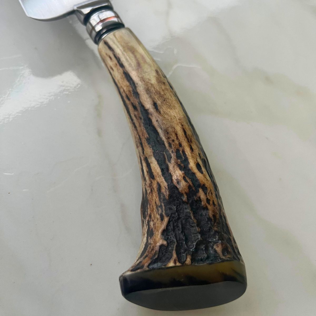 FACA LÍNGUA DE CHIMANGO FORJADA EM AÇO SAE5160 CHIFRE DE CERVO COM ACABAMENTO CASCO DE CAVALO[PEÇA ÚNICA]