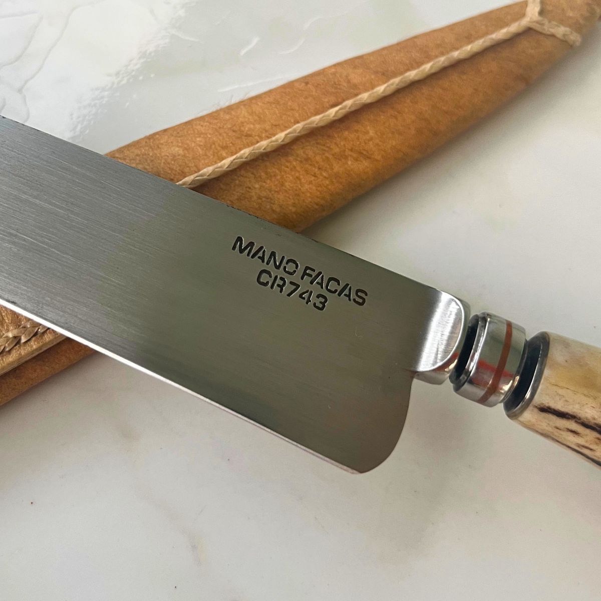 FACA LÍNGUA DE CHIMANGO FORJADA EM AÇO SAE5160 CHIFRE DE CERVO COM ACABAMENTO CASCO DE CAVALO[PEÇA ÚNICA]